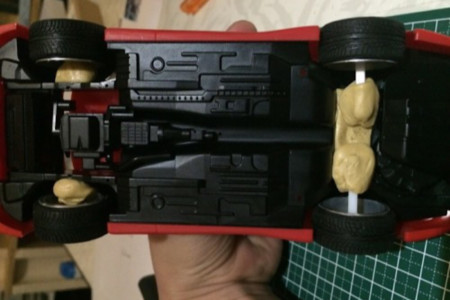 足回りをエポパテで接着