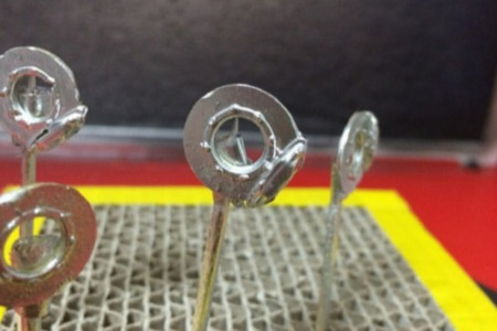 メッキ感覚で塗装したパーツ