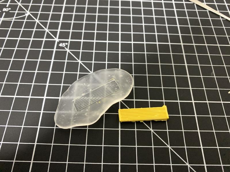 型から外した複製パーツ